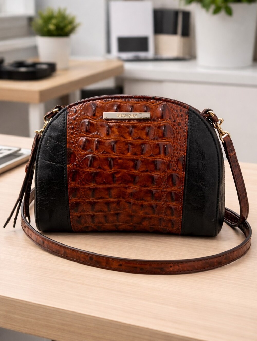 Brahmin Leah Melbourne Crossbody Bag - EUC